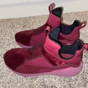 Puma Fierce Velvet Women’s Size 9 shoe - burgundy